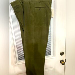 Men’s green wool hand Tailored 40x30 pant by Kevin’s Plantation Collection.